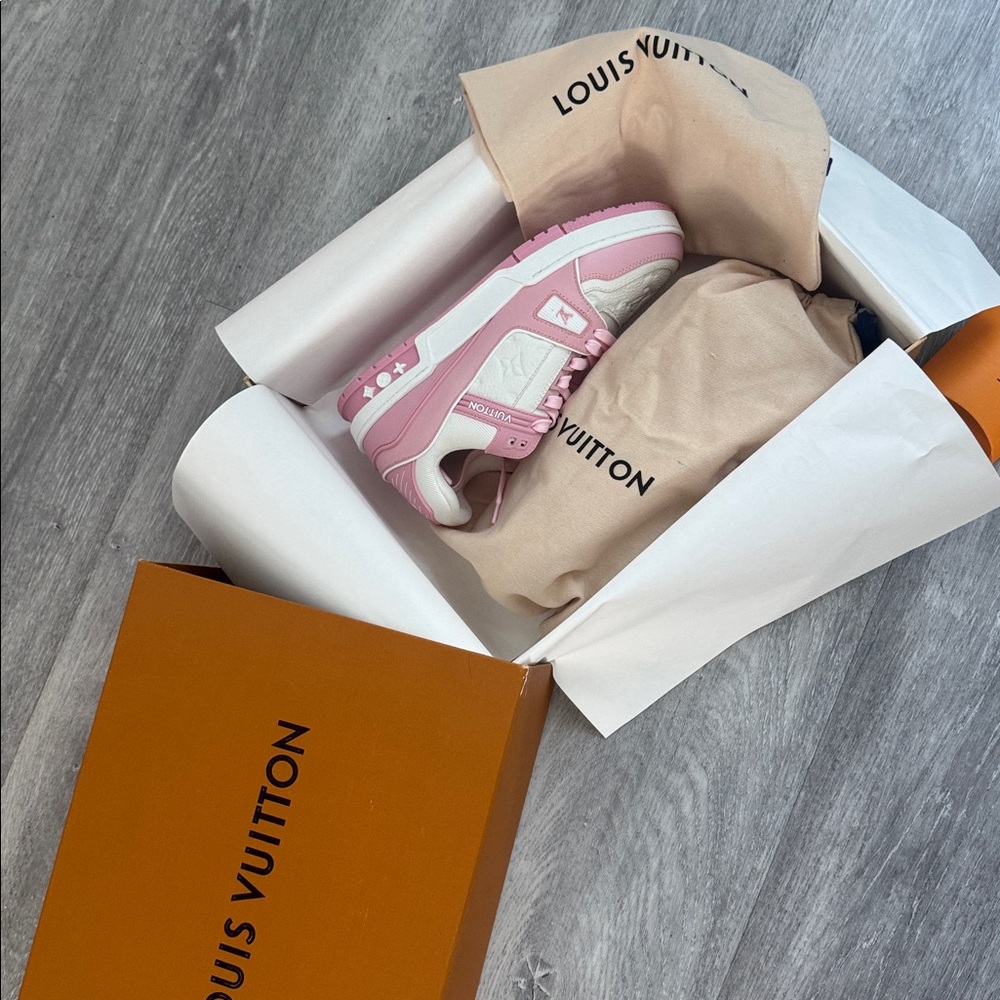 LV TRAINER SNEAKER us woman 8 / 39